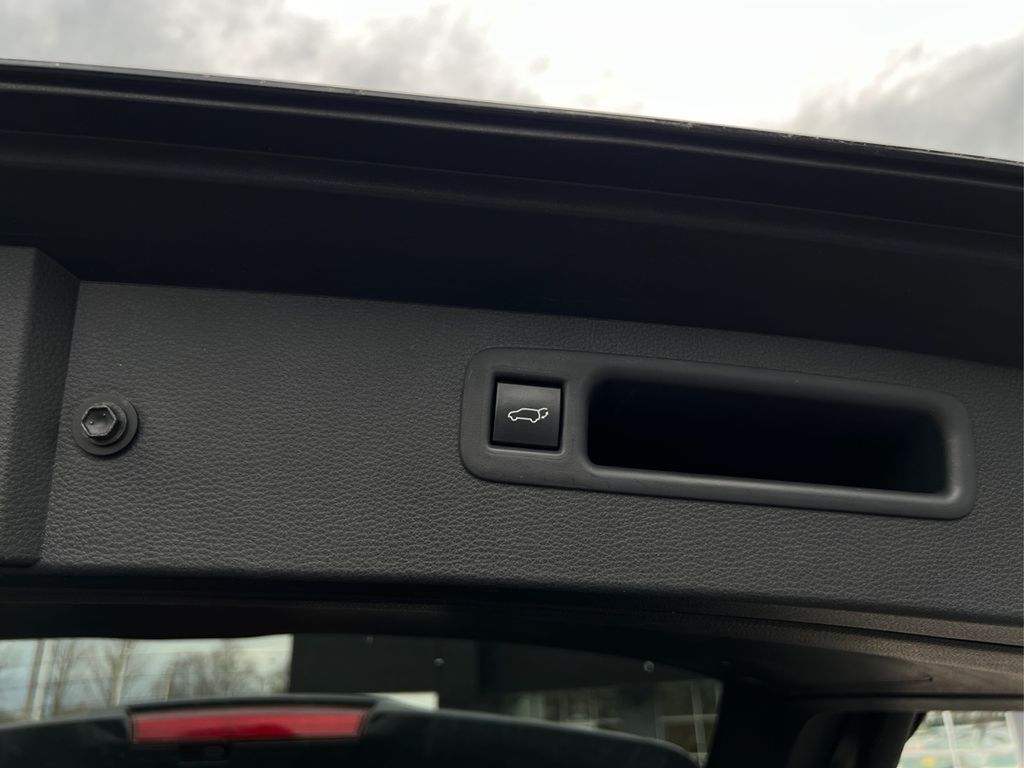 2023 Toyota Highlander XLE photo 14