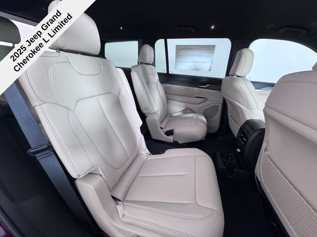 2025 Jeep Grand Cherokee Limited photo 16
