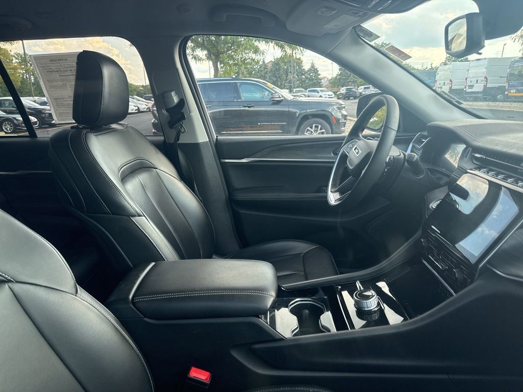 2023 Jeep Grand Cherokee Limited photo 13