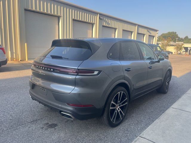 2024 Porsche Cayenne Base photo 3