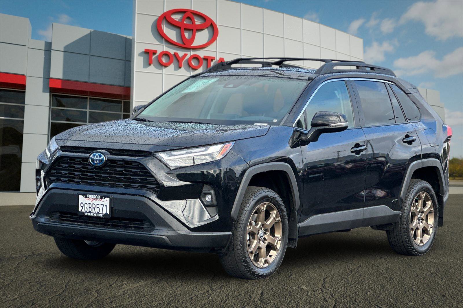 2023 Toyota RAV4 Hybrid XLE photo 4