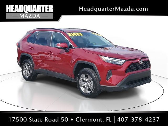 2025 Toyota RAV4 XLE's photo