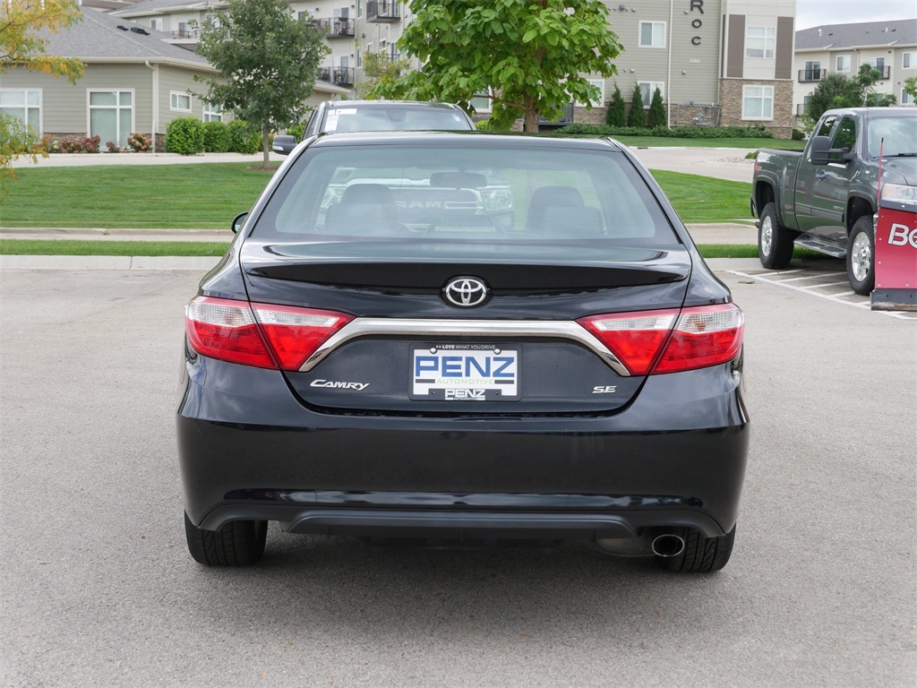 2016 Toyota Camry SE photo 6