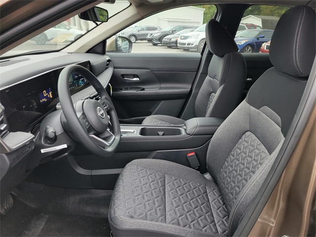 2025 Nissan Kicks SV photo 14