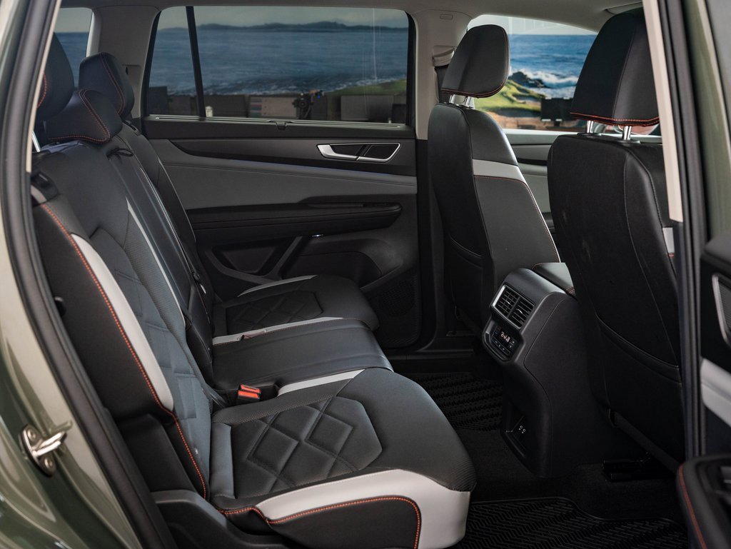 2025 Volkswagen Atlas Peak Edition SE photo 34