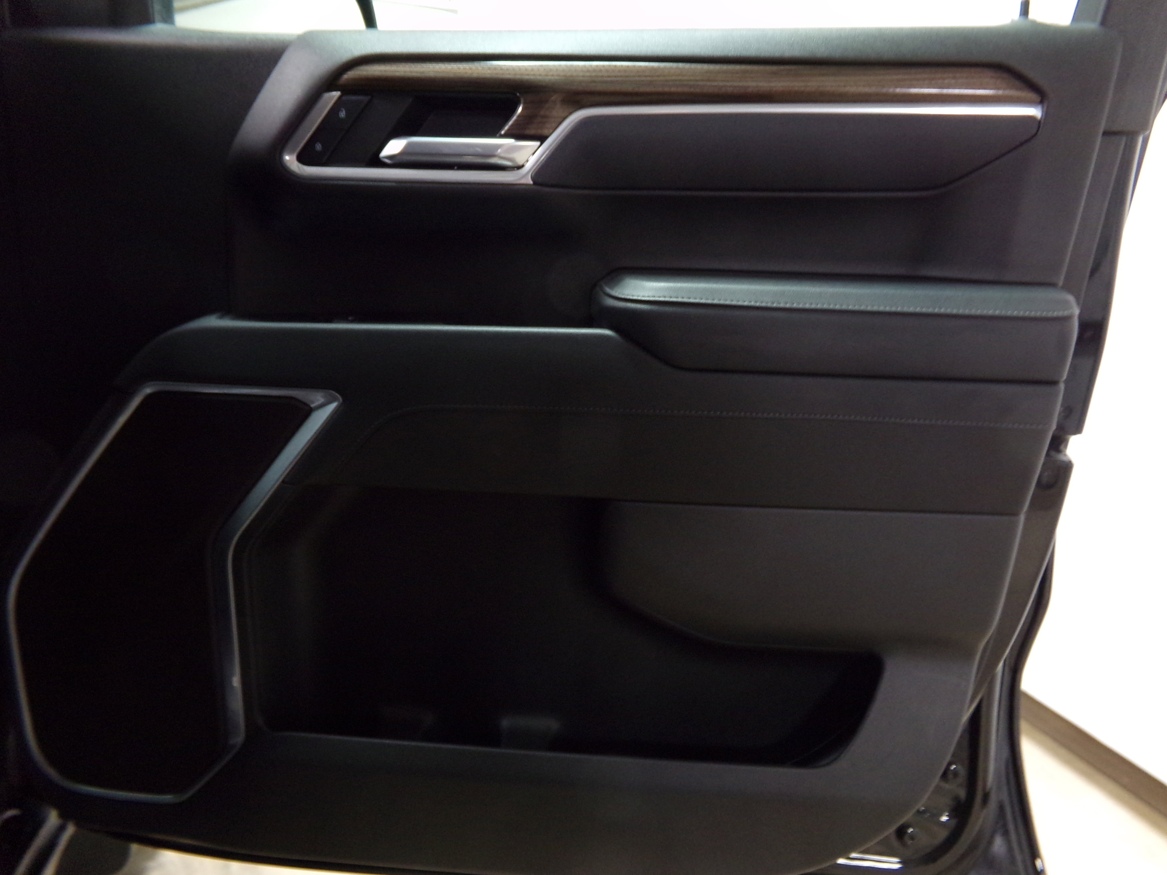 2025 Chevrolet Silverado 1500 LT photo 6