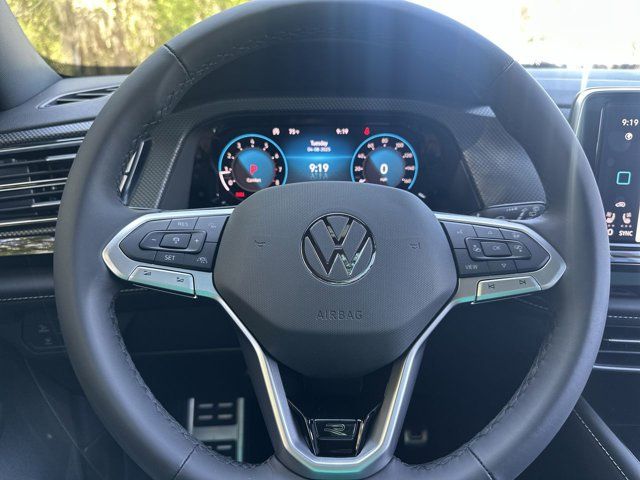 2025 Volkswagen Atlas Cross Sport SEL R-Line photo 6