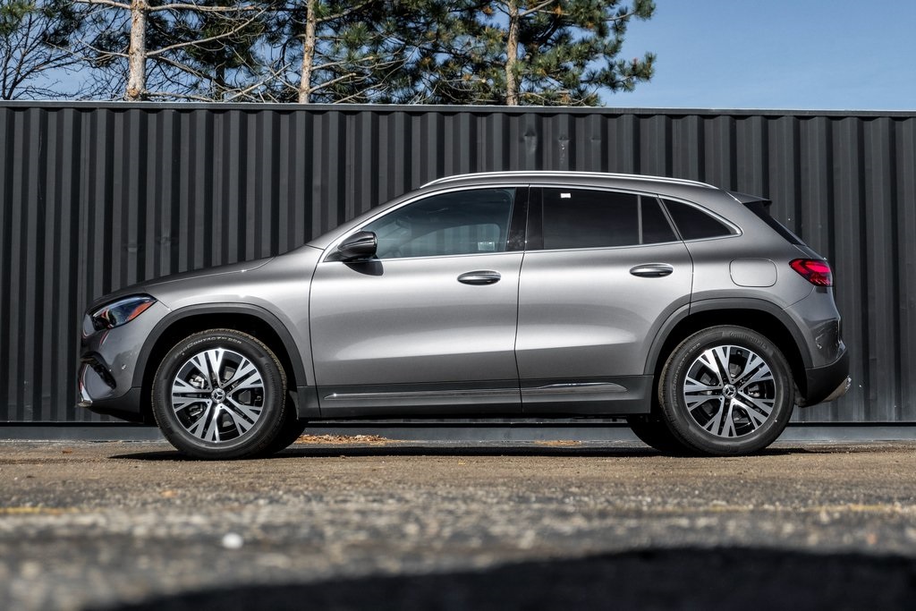 2025 Mercedes Benz GLA 250 4MATIC photo 3