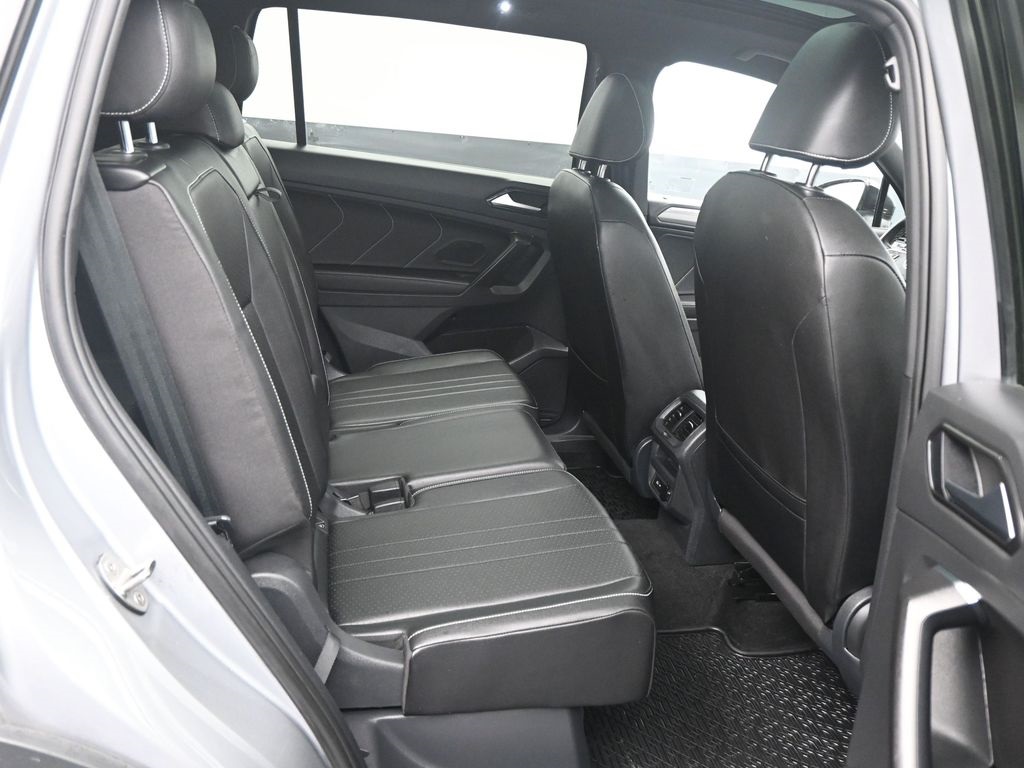 2023 Volkswagen Tiguan SE R-Line Black photo 6