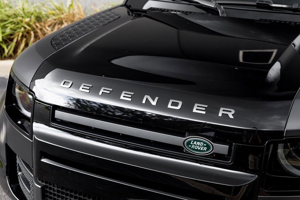 2024 Land Rover Defender Carpathian Edition photo 9