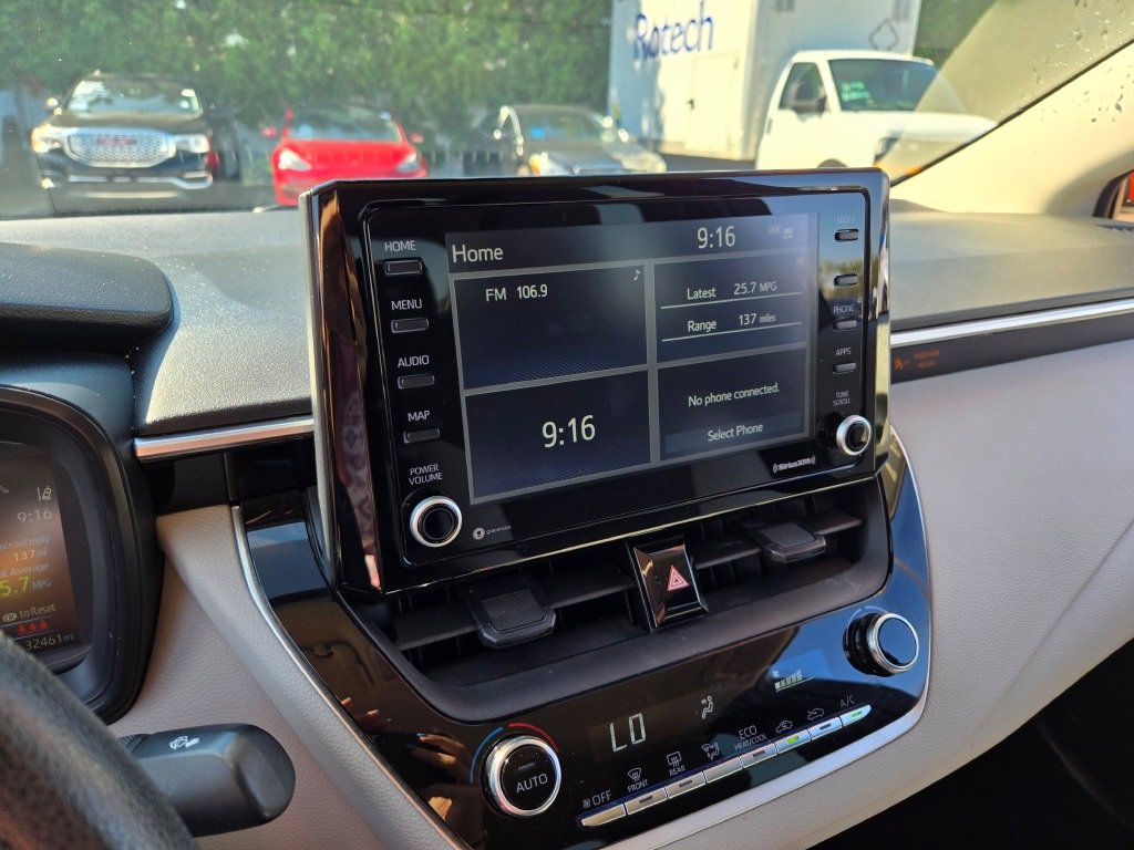 2022 Toyota Corolla LE photo 19