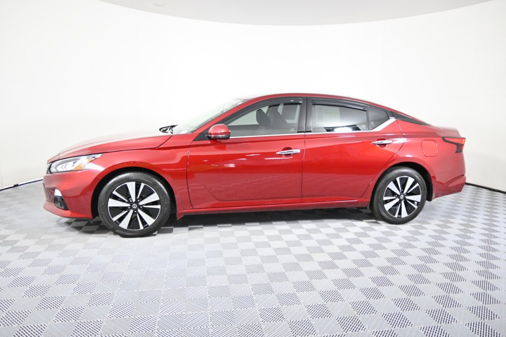 Used 2020 Nissan Altima SV with VIN 1N4BL4DW3LC271987 for sale in Forest Lake, Minnesota