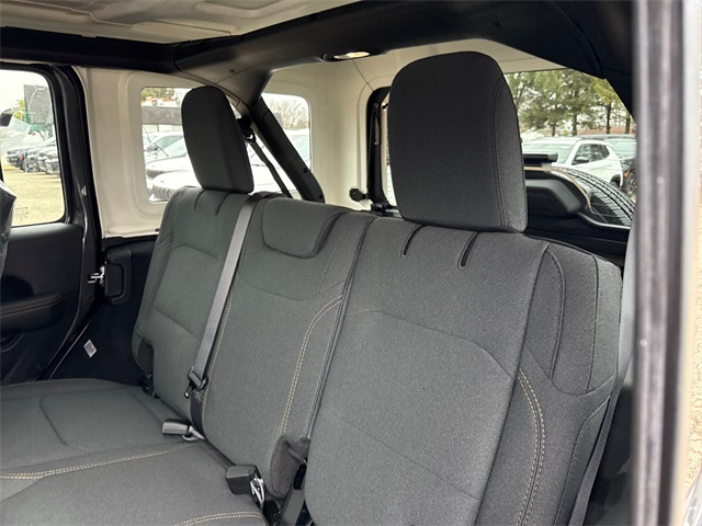 2025 Jeep Wrangler Sahara photo 5