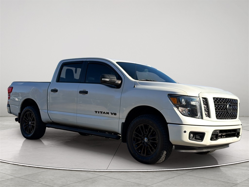 2019 Nissan Titan SL's photo
