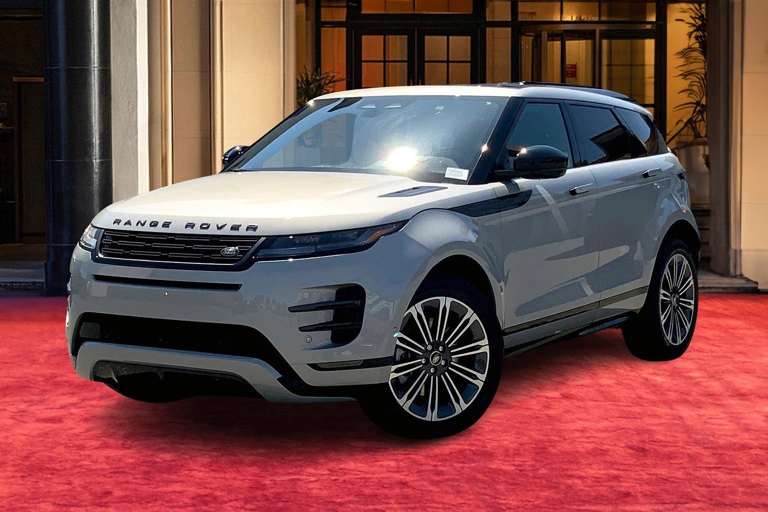 2026 Land Rover Range Rover Evoque Dynamic SE's photo