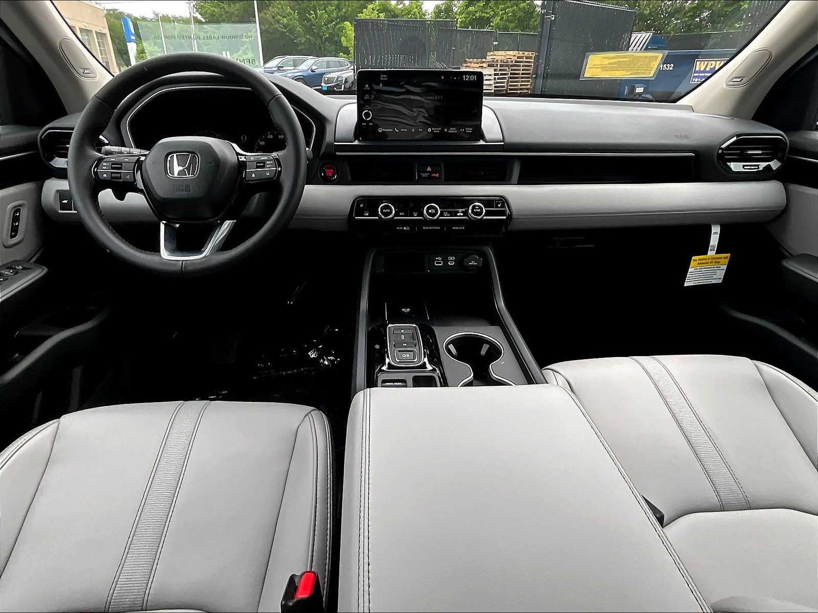 2025 Honda Pilot Touring photo 11