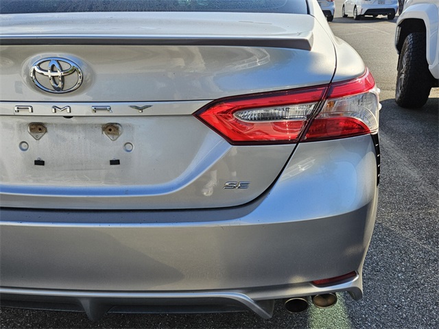 2018 Toyota Camry SE photo 12
