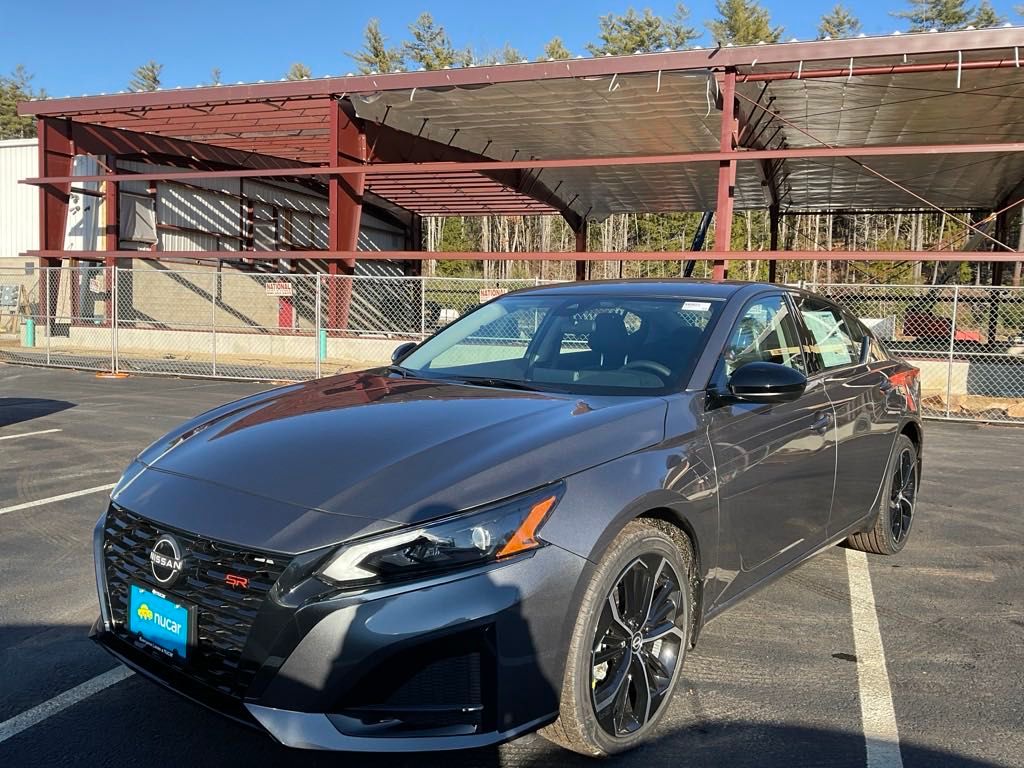 2025 Nissan Altima 2.5 SR photo 3