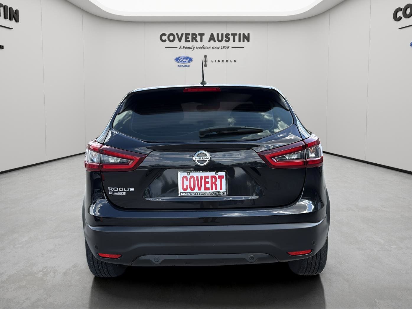 2021 Nissan Rogue Sport S photo 2