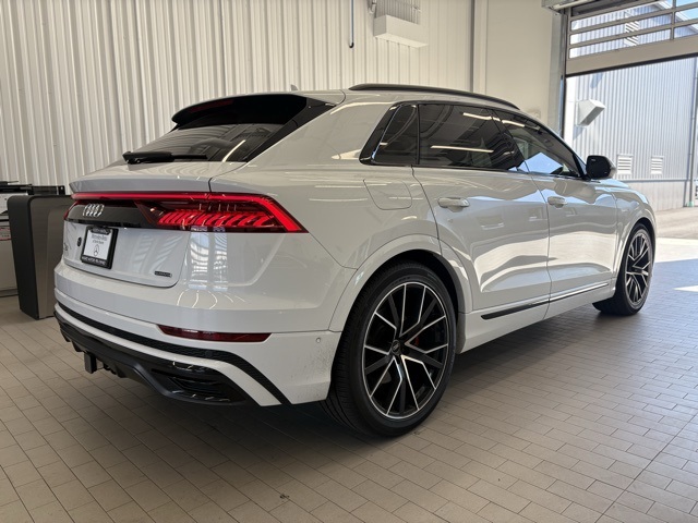 2021 Audi Q8 55 Prestige photo 3