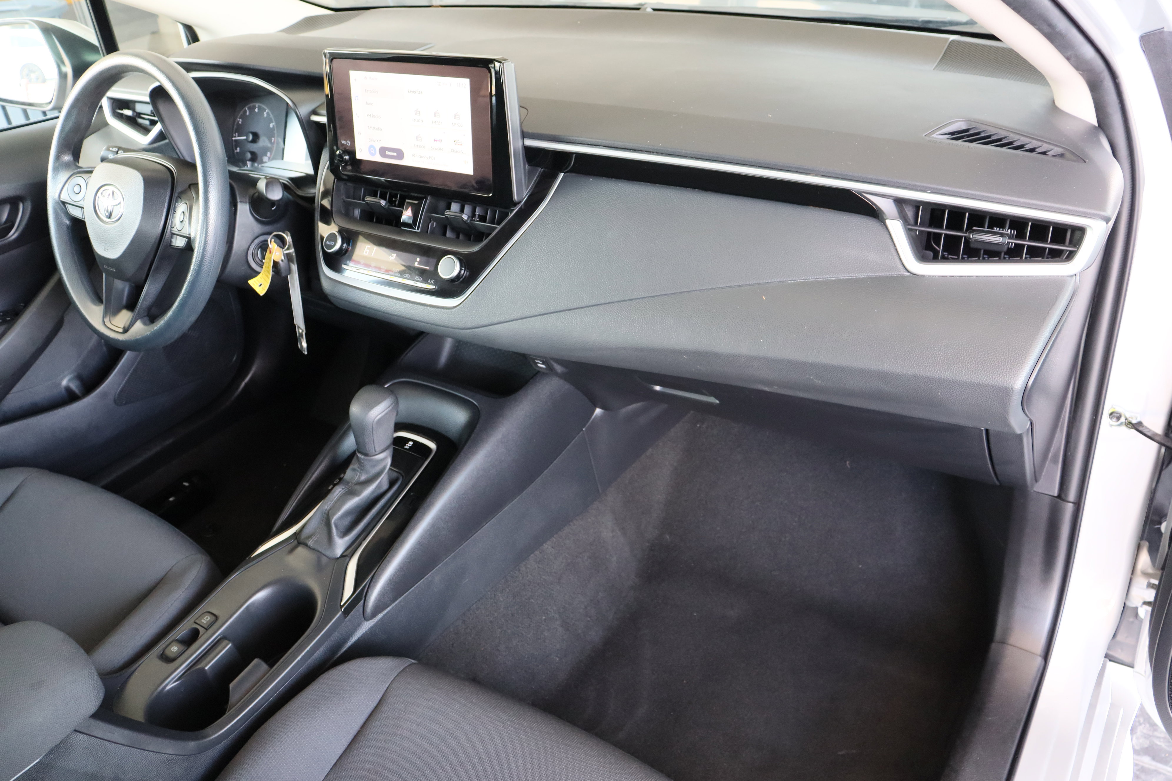 2023 Toyota Corolla LE photo 29
