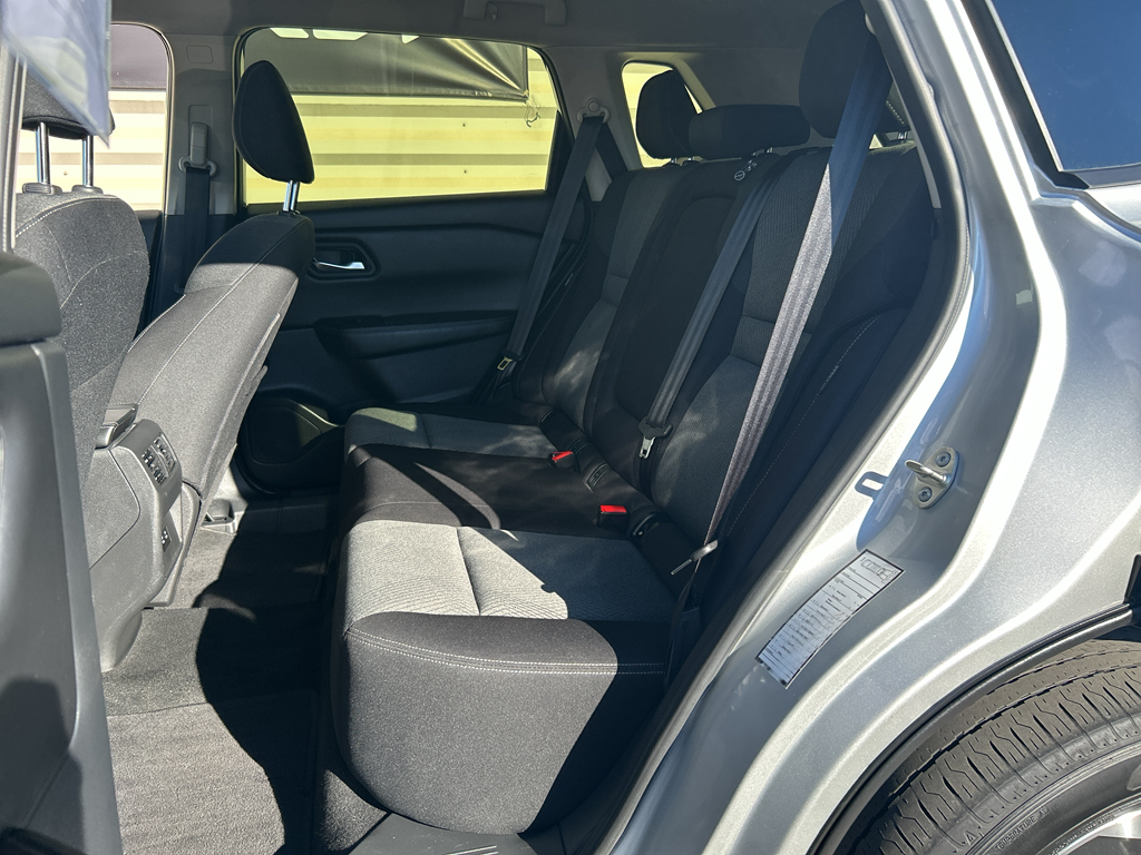 2024 Nissan Rogue SV photo 11