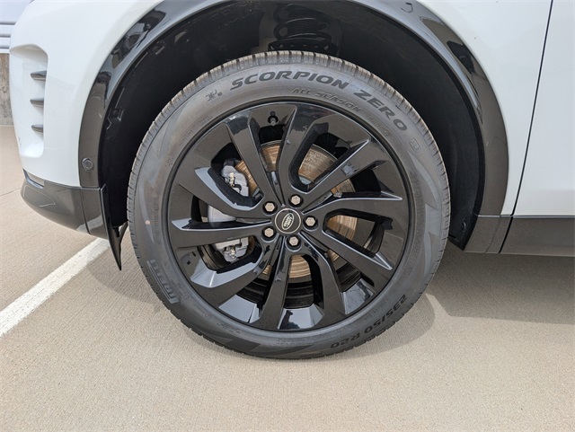 2025 Land Rover Discovery Sport SE photo 4