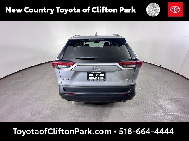2022 Toyota RAV4 XLE photo 3