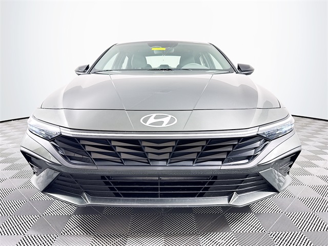 2025 Hyundai Elantra SEL Sport photo 9