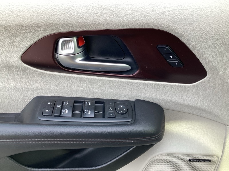 2018 Chrysler Pacifica Limited photo 21