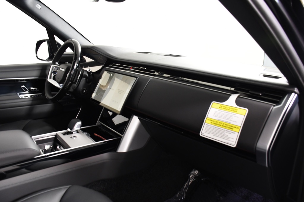 2025 Land Rover Range Rover SE photo 18