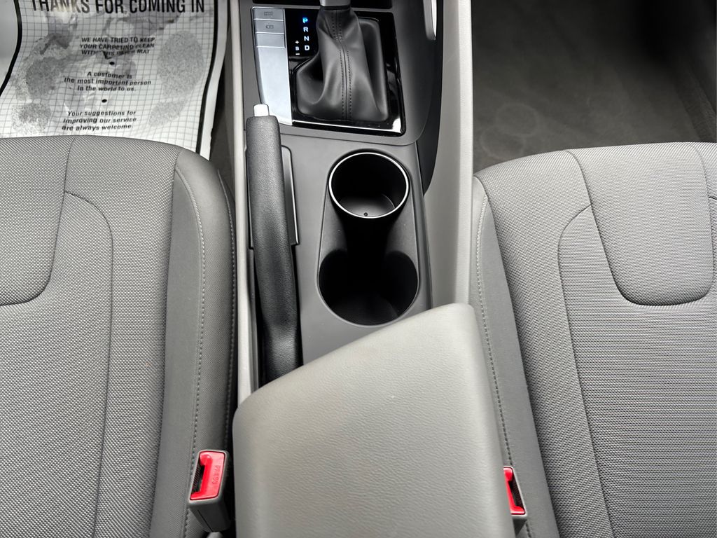 2025 Hyundai Elantra SE photo 14
