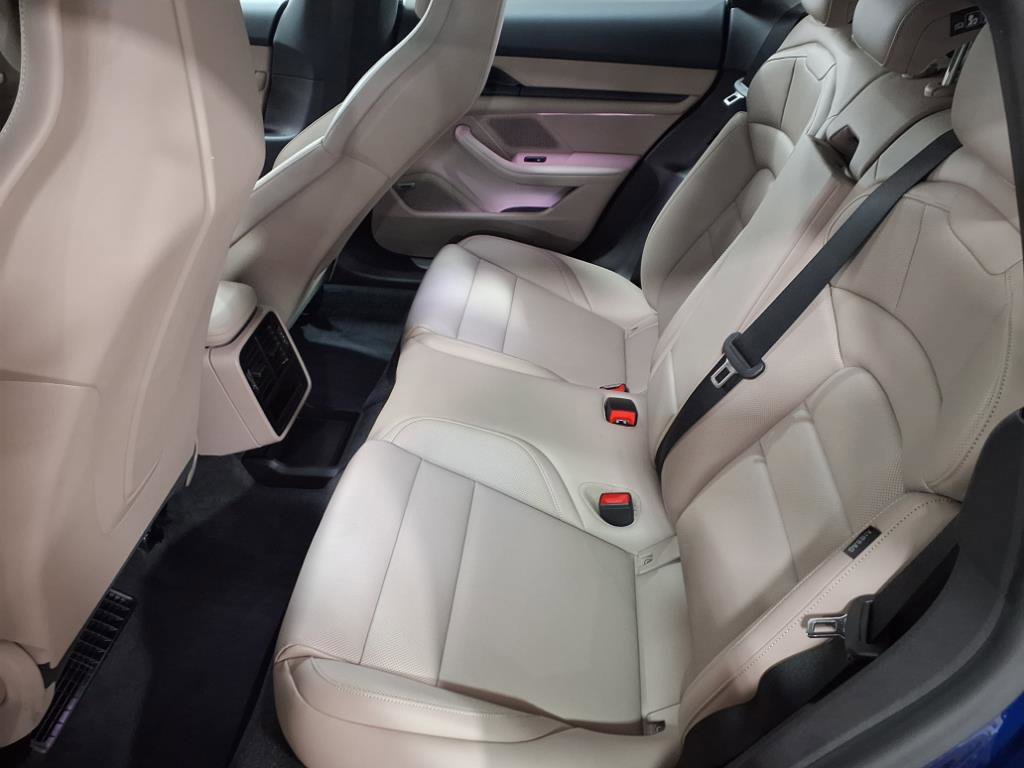 2024 Porsche Taycan 4S Cross Turismo photo 18