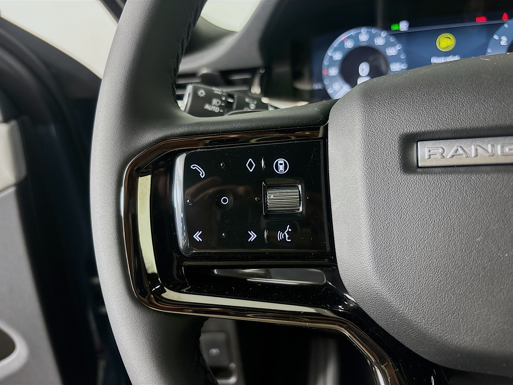 2026 Land Rover Range Rover Evoque S photo 10