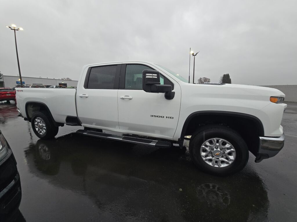 2024 Chevrolet Silverado 3500HD LT photo 4