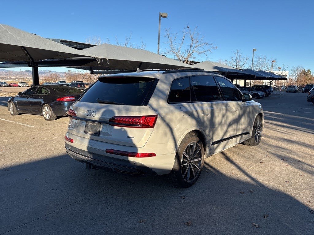 2023 Audi Q7 55 Prestige photo 2