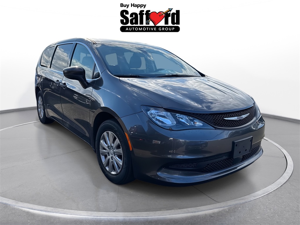 2021 Chrysler Voyager L photo 3