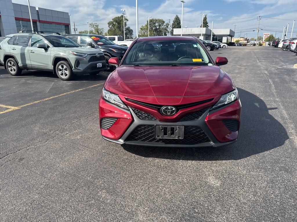 2018 Toyota Camry SE photo 2