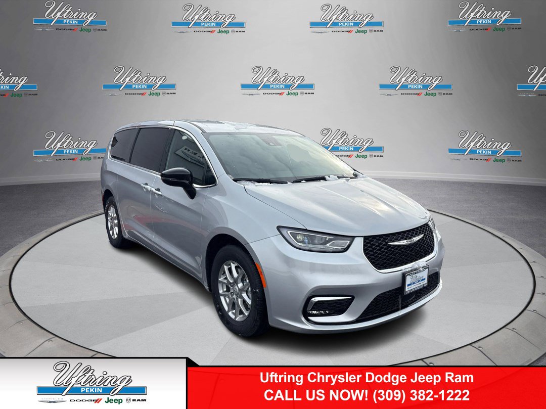 2026 Chrysler Pacifica Select's photo