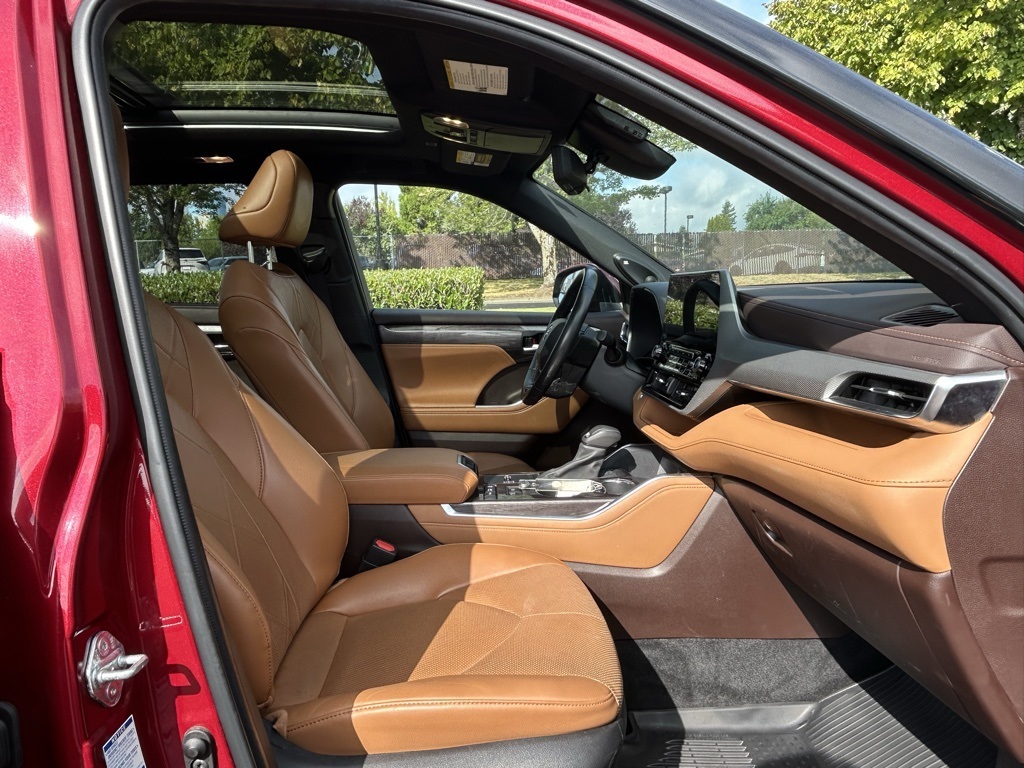 2022 Toyota Highlander Hybrid Platinum photo 30