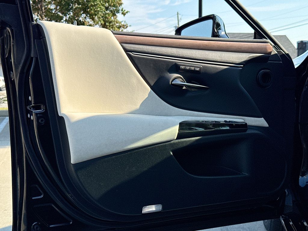 2024 Lexus ES 350 Luxury photo 17