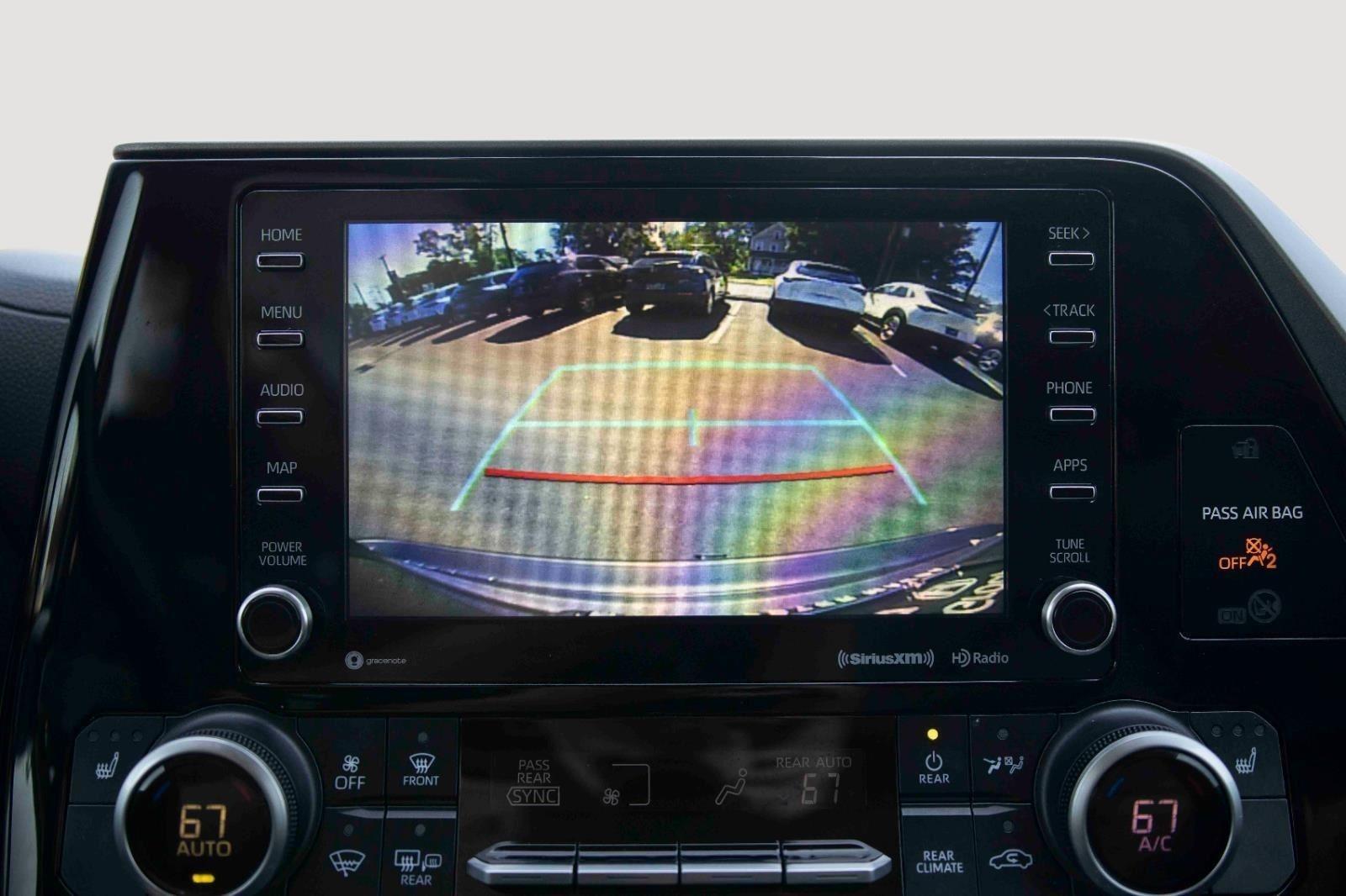 2021 Toyota Highlander XLE photo 11