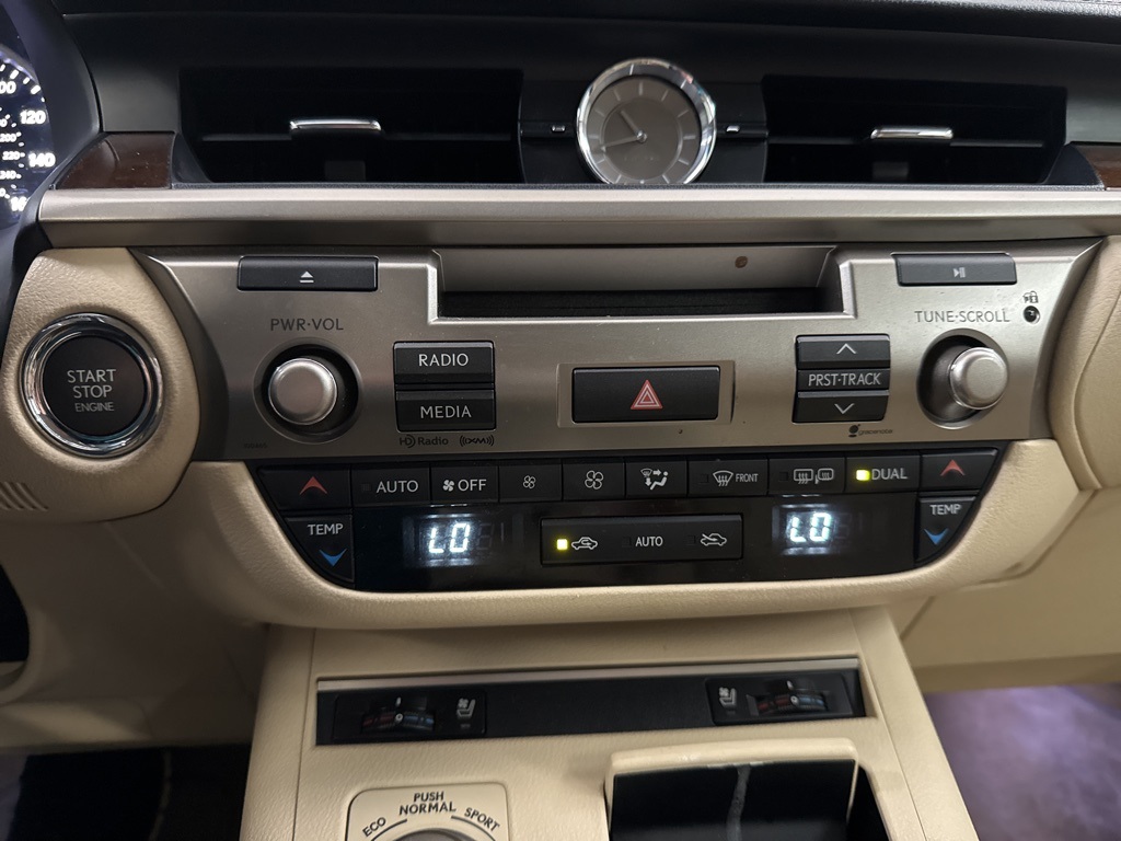 2015 Lexus ES 350 photo 16