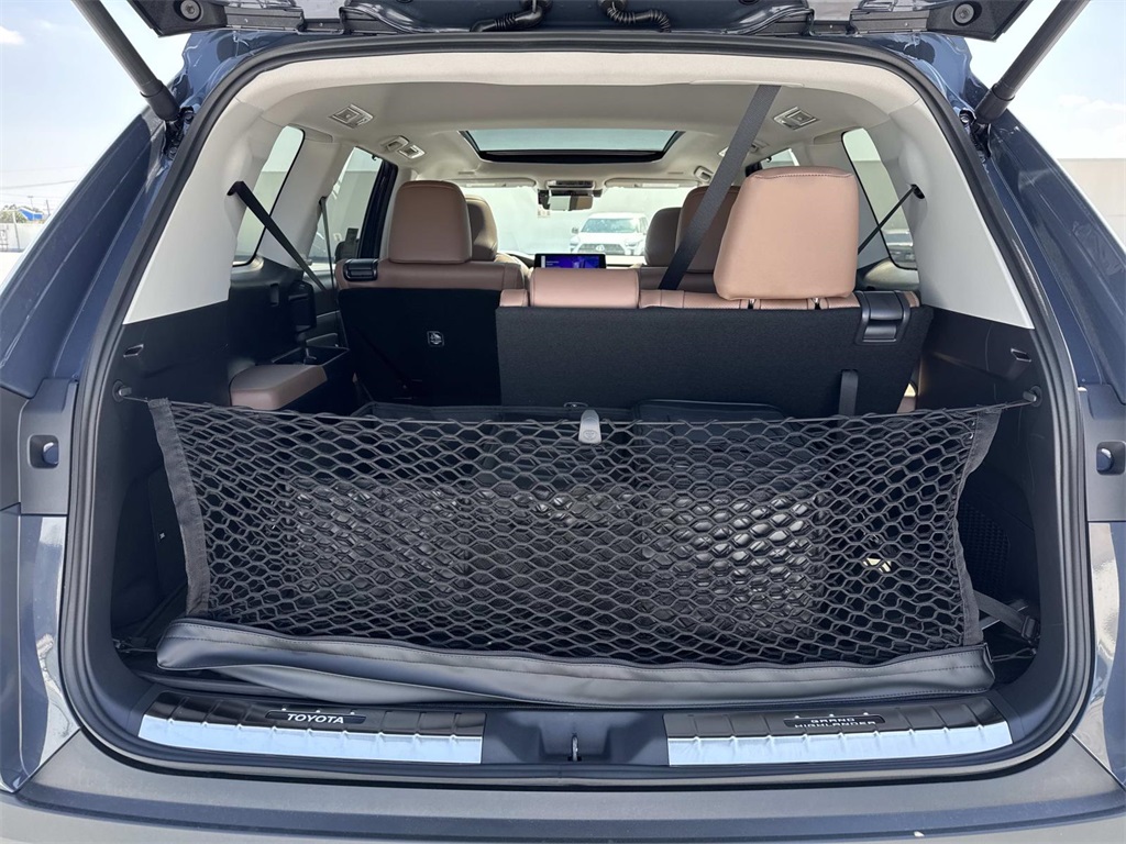 2025 Toyota Grand Highlander Limited photo 5