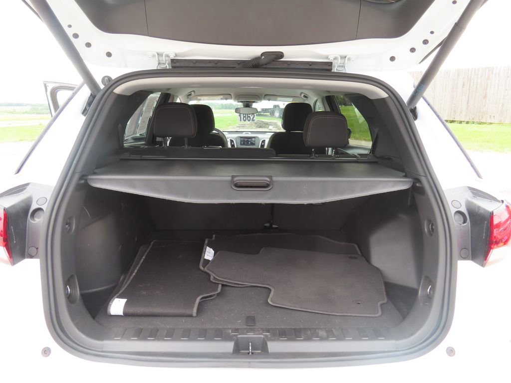 2023 Chevrolet Equinox LT photo 17