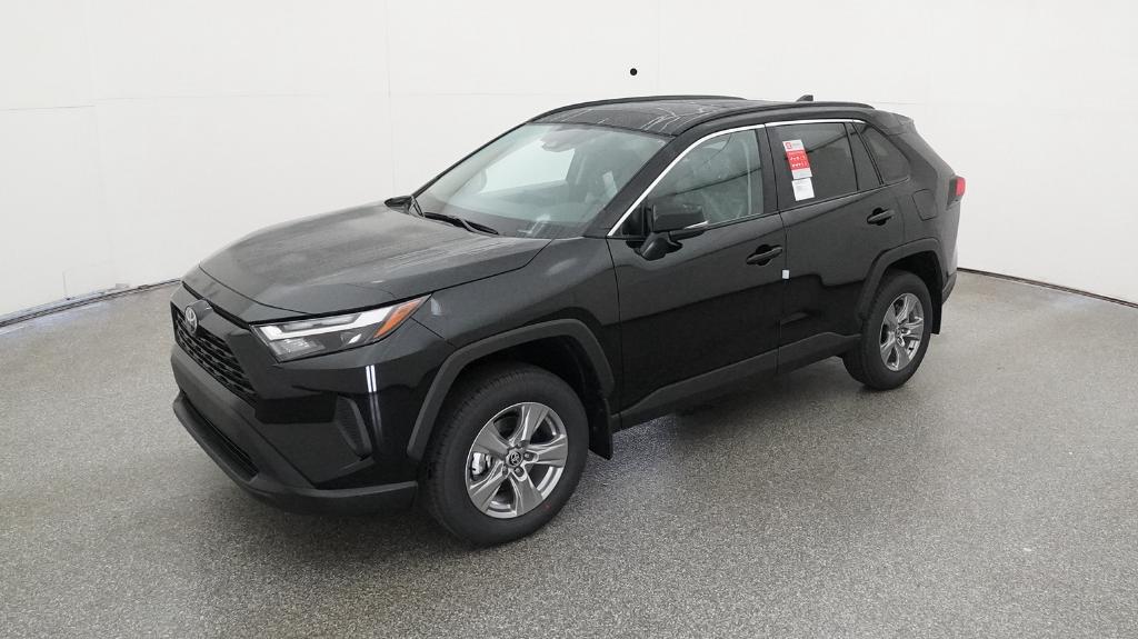 2025 Toyota RAV4 XLE's photo