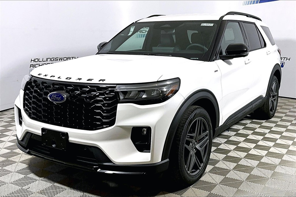 2026 Ford Explorer ST-LINE's photo