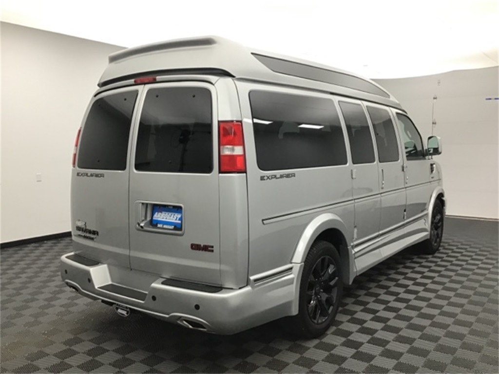 2023 Gmc Savana photo 2