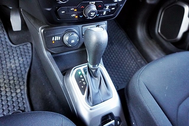 Certified Used 2022 White Jeep Latitude image 29