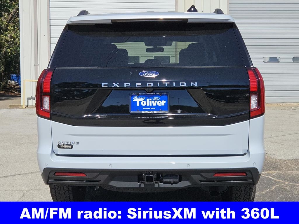 2025 Ford Expedition photo 2